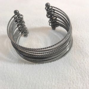 Fat bracelet with many rings